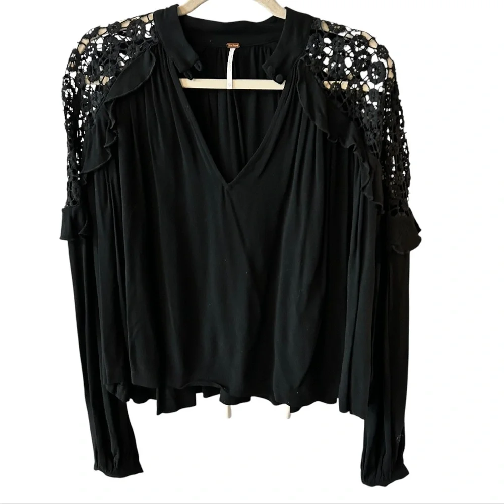 Free People Little Bit of Love Black Lace Ruffle Long Sleeved Blouse EUC Sz XS
